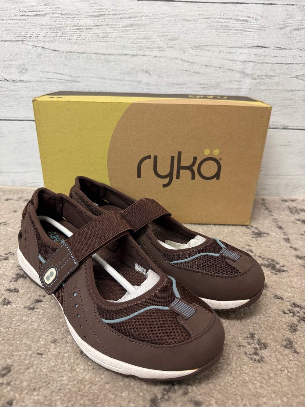 NWT Woman’s Ryka Maryjane Hook & Loop Shoes